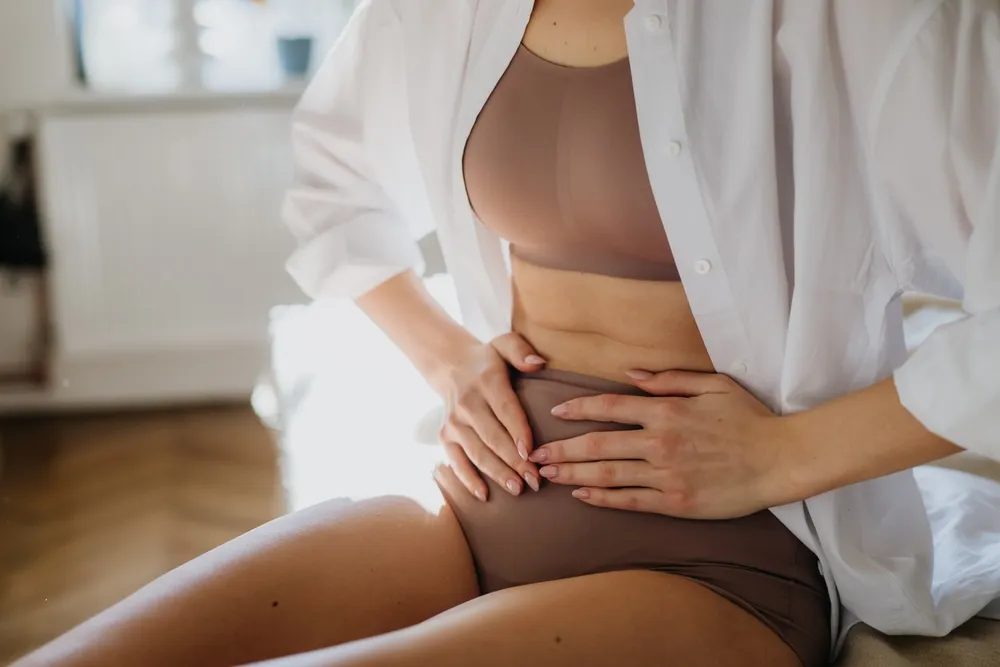 Endometriozis Kısırlık Sebebi midir? Hangi Belirtilerle Ortaya Çıkar?