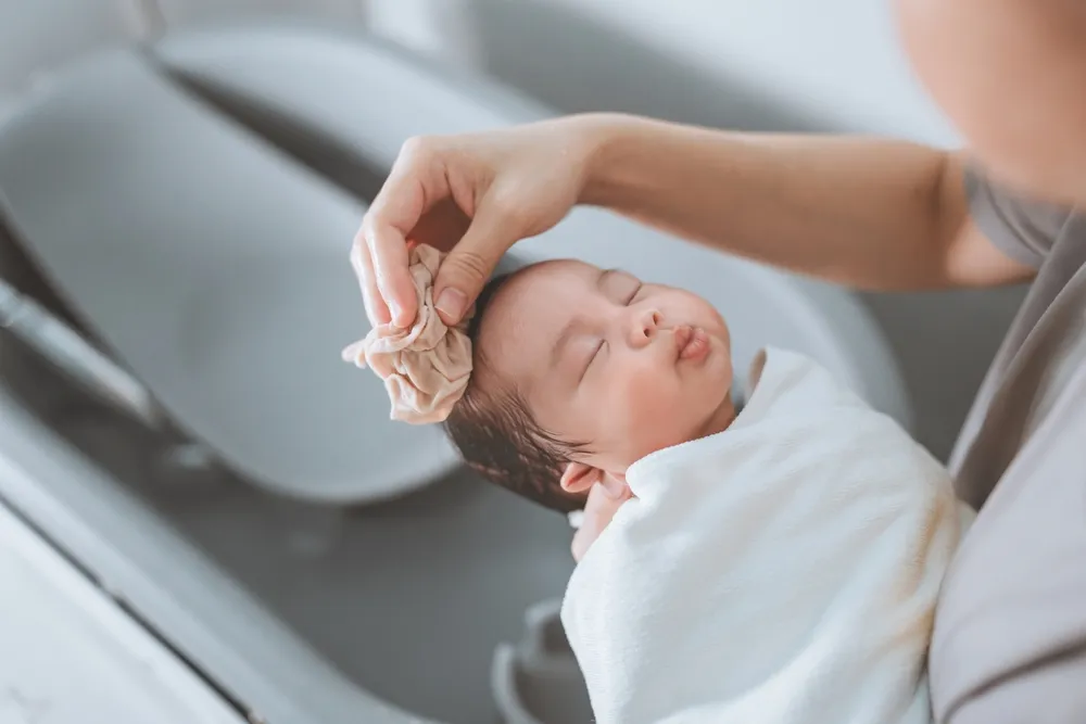 Bebek Bakımı: Uyku, Beslenme ve Banyo İpuçları