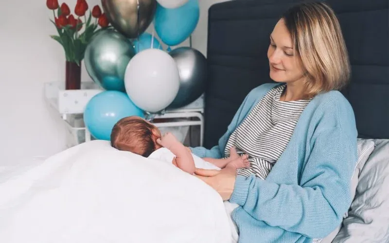 Doğum yapan birine hastaneye giderken ne götürmek uygun olur?