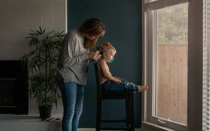 Çocuk tıraşı için evde makas mı tercih ediyorsunuz kuaför mü?